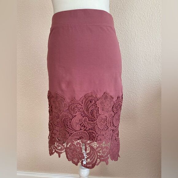 Haute Monde Skirt   - Picture 2 of 7